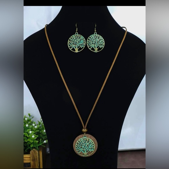 Tree of life necklace and earrings - Picture 3 of 10
